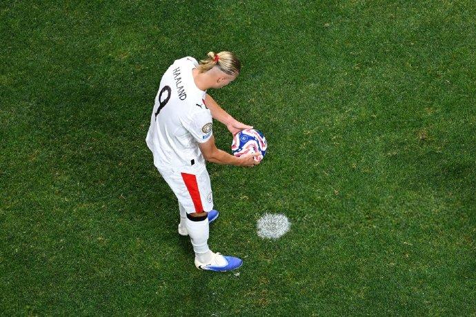 关于哈兰德重返赛场,晋级下一阶段首场状态出色,G2观众沸腾!的信息 关于哈兰德重返赛场,晋级下一阶段首场状态出色,G2观众沸腾!的信息