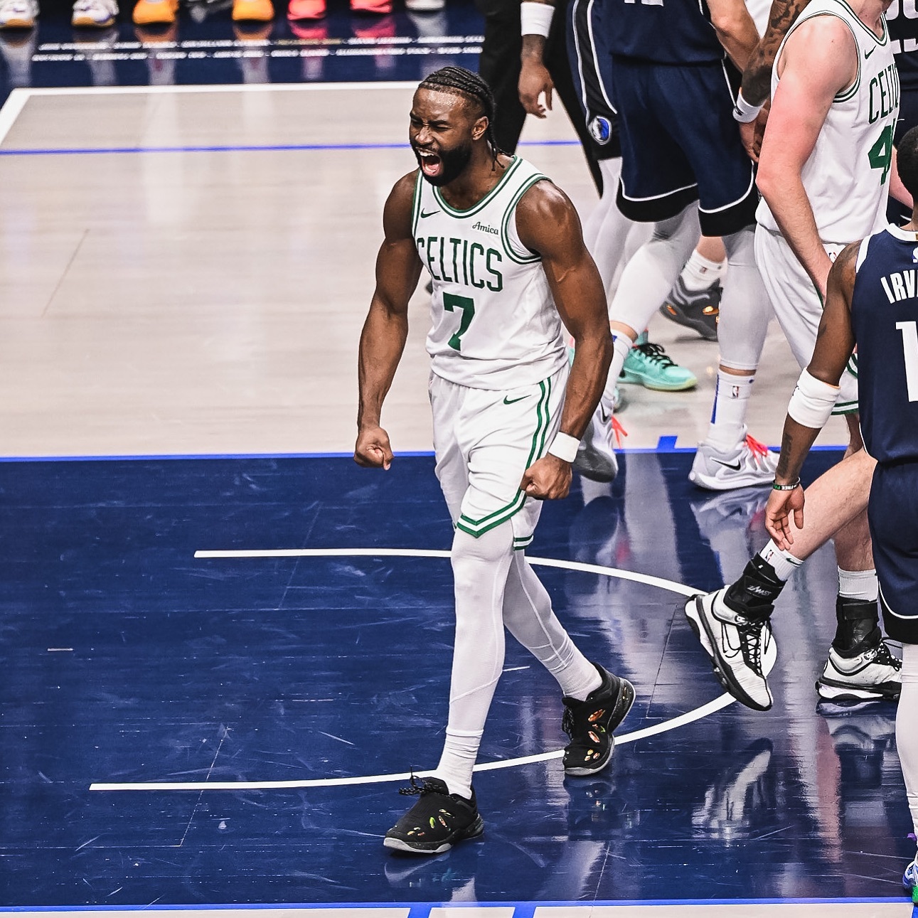 包含凯恩重要时刻领先优势明显，独行侠带队取胜！的词条