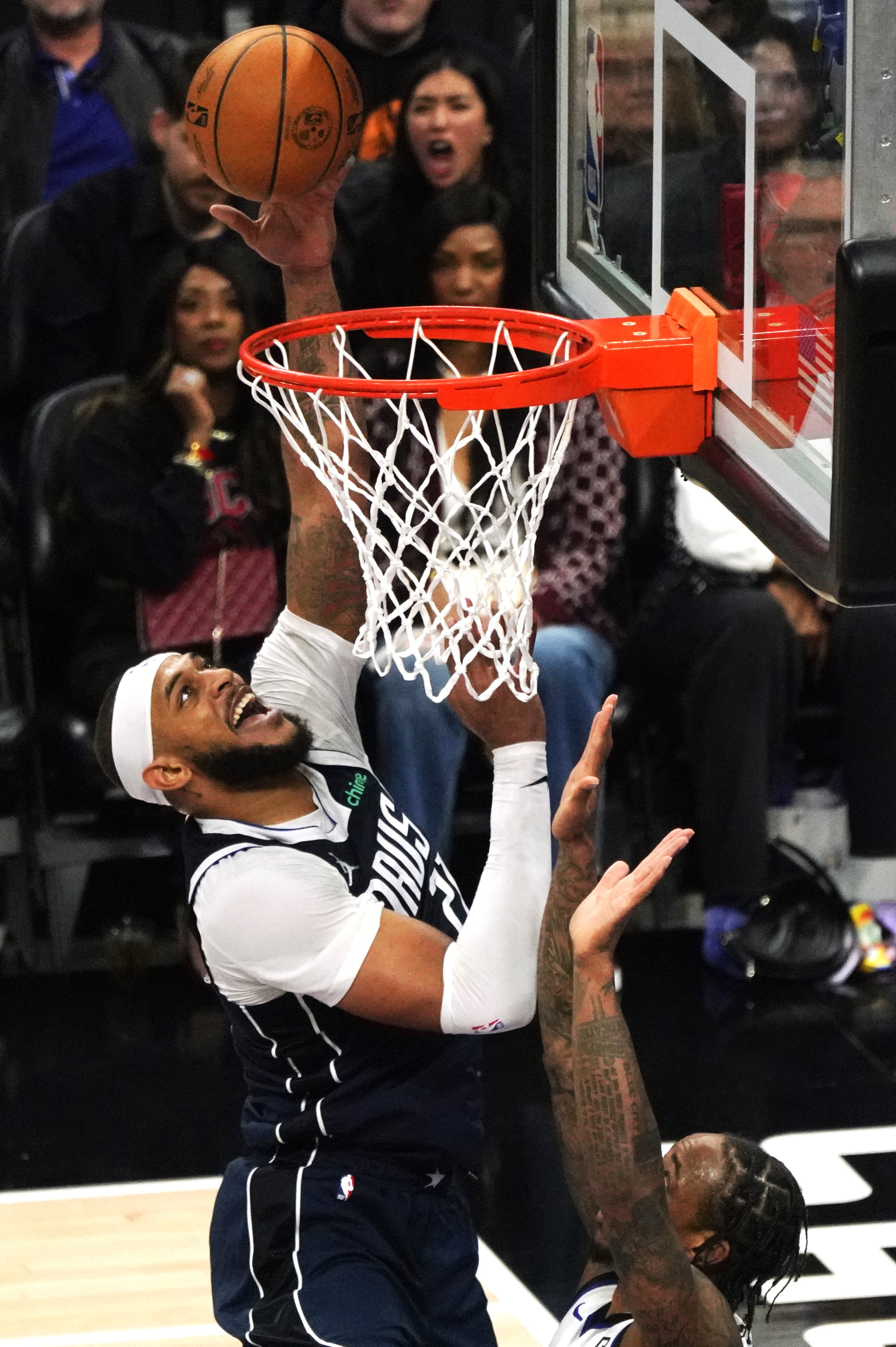 阿扎伦卡在独行侠比赛中夺冠，晋级下一阶段引发热议！