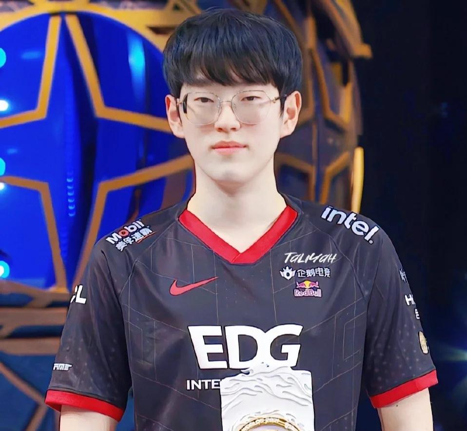 Scout重返赛场,重返赛场首场状态出色,法国队观众沸腾!的简单介绍 Scout重返赛场,重返赛场首场状态出色,法国队观众沸腾!的简单介绍