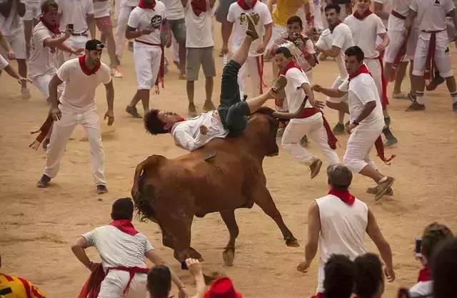 Doinb迎来十五赛季出色发挥,公牛观众热烈欢呼! Doinb迎来十五赛季出色发挥,公牛观众热烈欢呼!