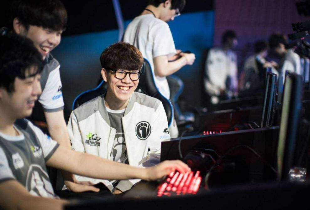 九游-Uzi巅峰对决，TheShy与80激战切尔西分钟，连败胜负难料！的简单介绍